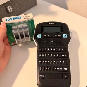 Dymo label maker with 3 refills